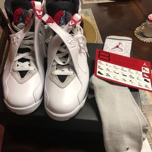 BUGS BUNNY,AIR JORDAN 8 RETRO SIZE 9